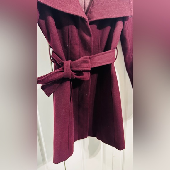 Coat - Picture 7 of 9